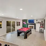 Midcentury Modern Home With Pool 10 Min To Strip Great For Family