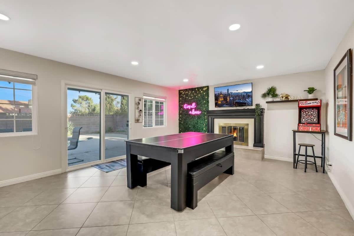 Holiday home Midcentury Modern With Pool 10 Min To Strip Great For Family