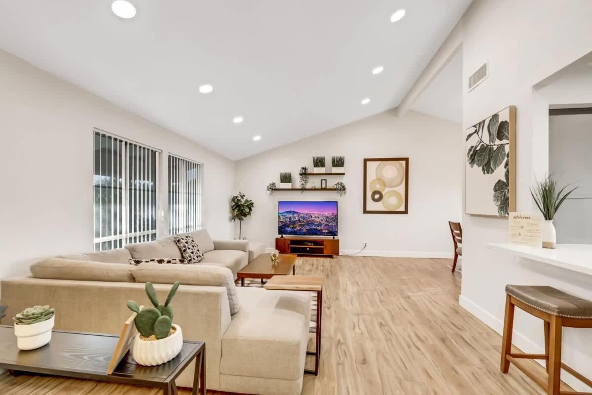 Midcentury Modern With Pool 10 Min To Strip Great For Family *