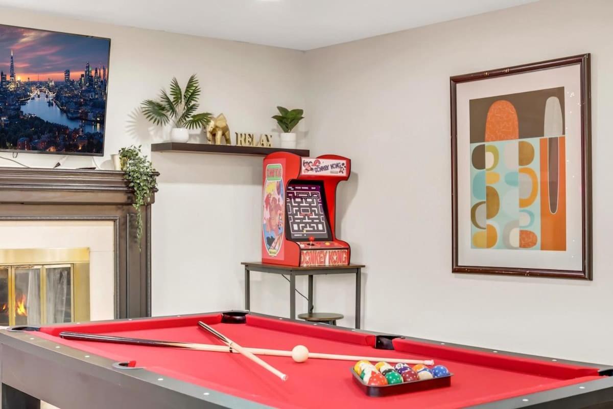 Midcentury Modern With Pool 10 Min To Strip Great For Family Сasa de vacaciones *
