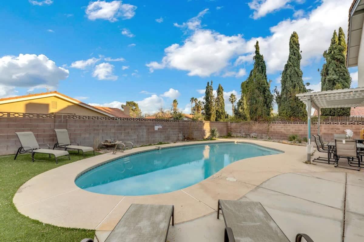 Сasa de vacaciones Midcentury Modern With Pool 10 Min To Strip Great For Family *